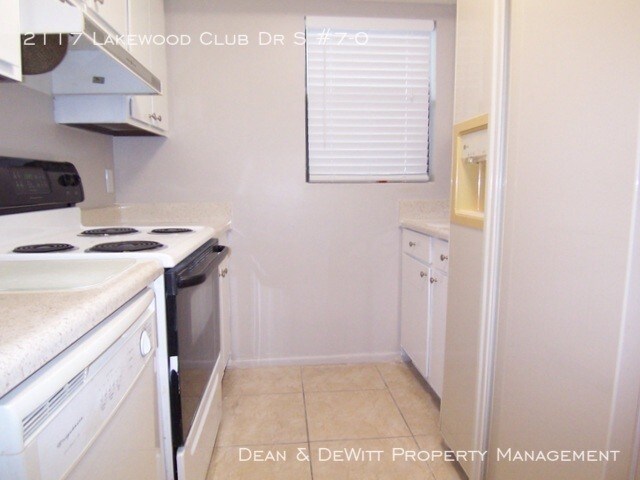 Building Photo - 2117 Lakewood Club Dr S