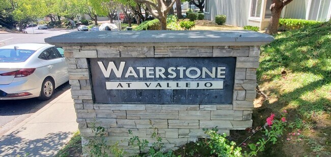 Foto del edificio - Beautiful Updated Studio in Vallejo with Patio Community Pool Gated Complex and Secured Parking