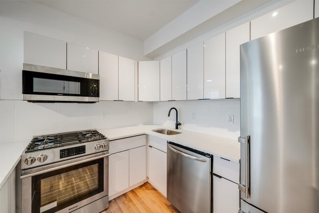 Building Photo - 716 Madison St