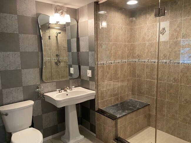Full bath w steam shower - 12 Coyle Dr