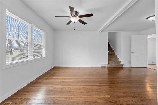 Foto del edificio - 234 E Shorewood Dr