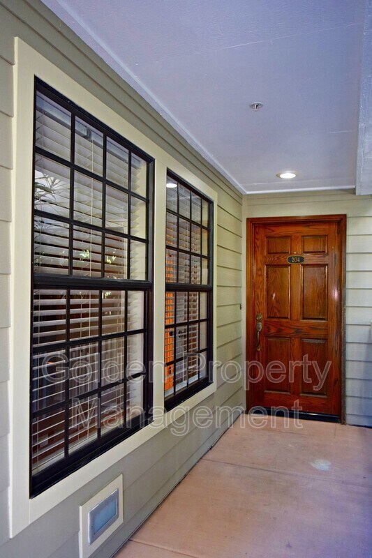 Building Photo - 1950 Upas St