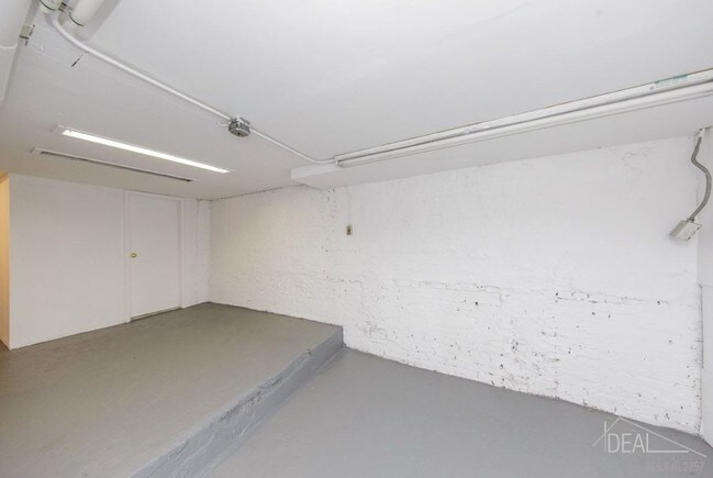 Building Photo - 126 Spring St