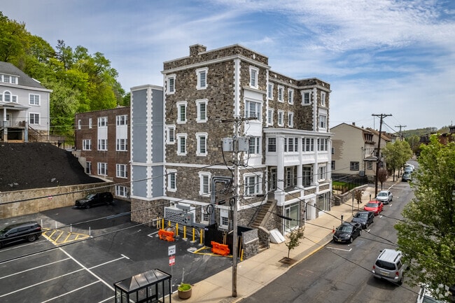 Building Photo - 75 S Main St