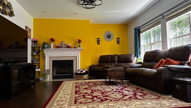 Foto del edificio - 8280 Chatham Oaks Dr
