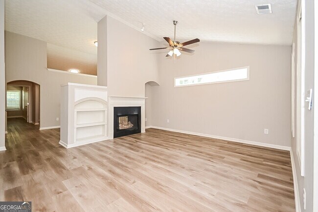 Foto del edificio - 332 White Oak Way
