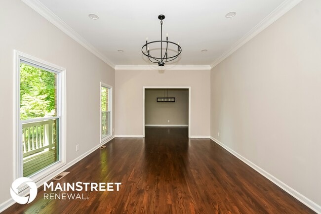 Building Photo - 2448 Kingsley Dr NE