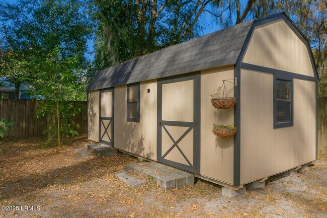 Building Photo - 174 James St