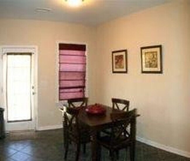 Foto del edificio - 114 Heathrow Dr