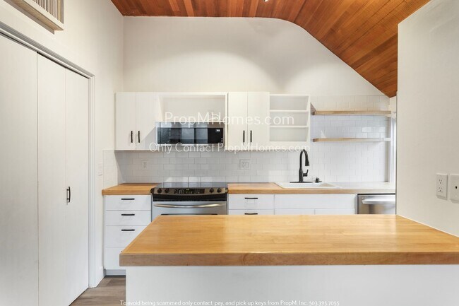 Foto del edificio - Experience Living with River Views and Wal...
