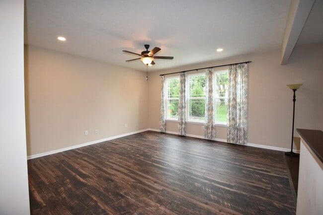 Building Photo - New Palestine 4 Bedroom Home