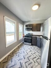 Building Photo - 436 W Queen Ln
