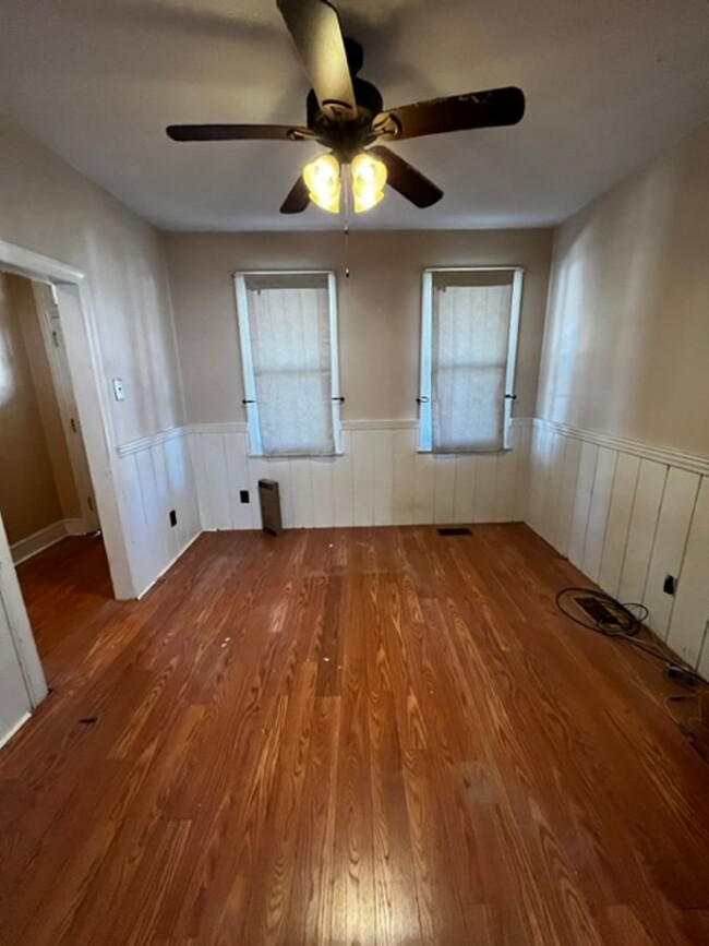 Building Photo - Three bedroom Pottstown Home with off stre...