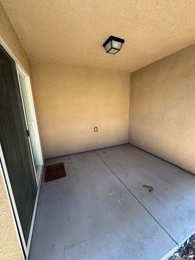 Building Photo - 2111 Bella Oaks Dr