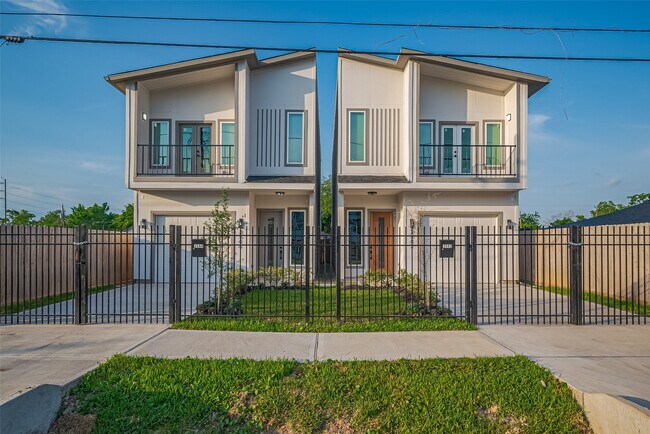 Foto del edificio - 3544 Mt Pleasant St