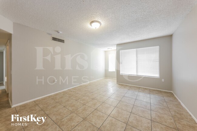Foto del edificio - 3816 W Northern Ave