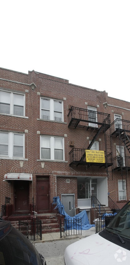Building Photo - 651 47th St