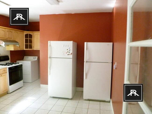 Building Photo - 6 bedroom in Brookline MA 02446