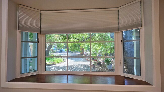 Building Photo - 127 S Avalon Dr