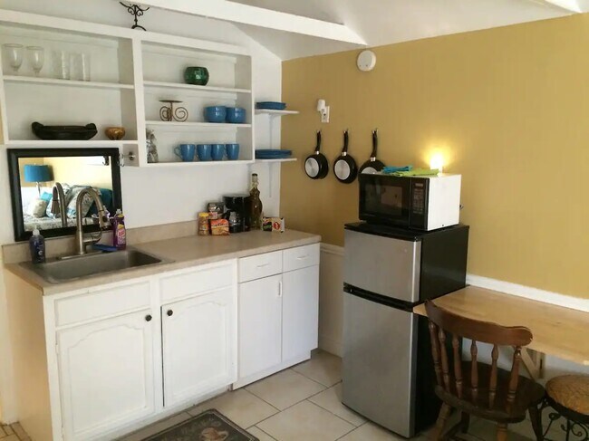 Foto del edificio - 2458 W Huisache Ave