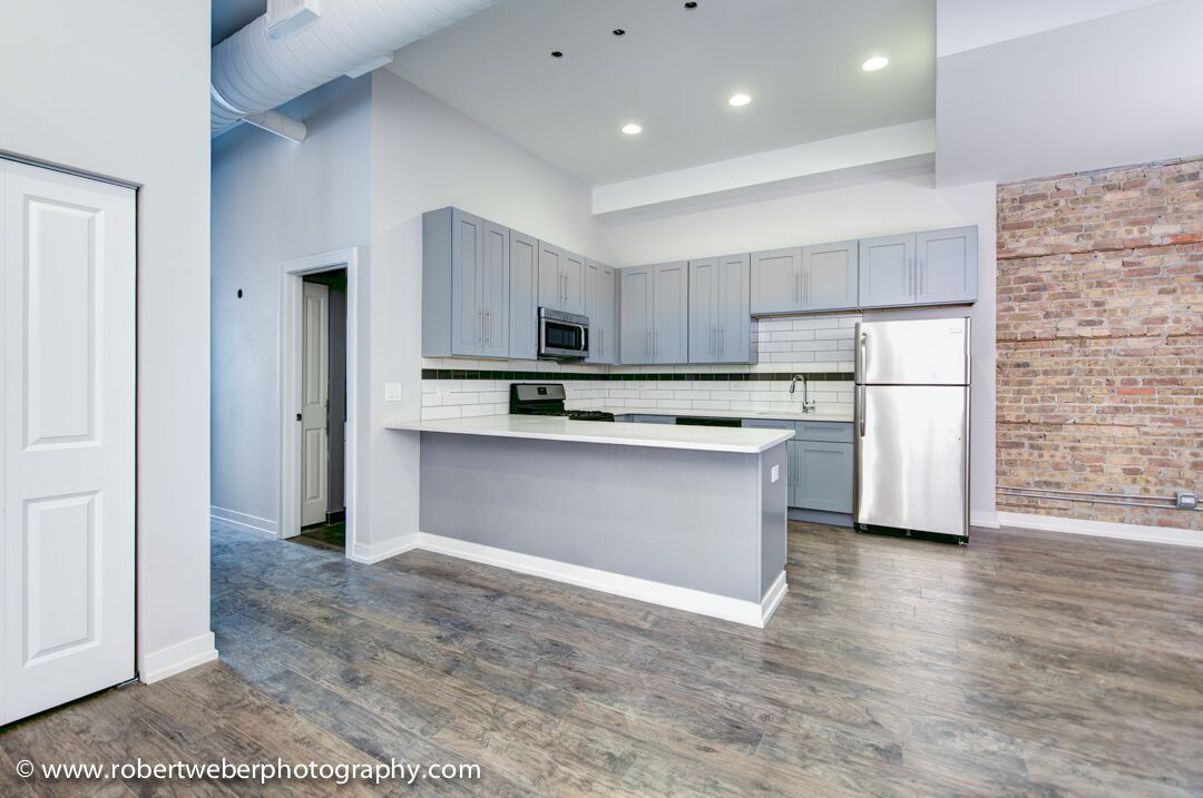 Foto principal - 357 W Chicago Ave