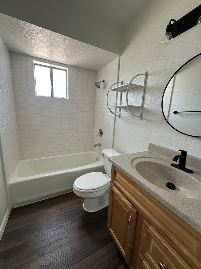 Photo - 1518 W 5th St House