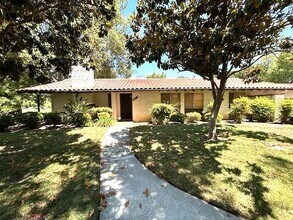 Building Photo - 1341 Seven Hills Dr