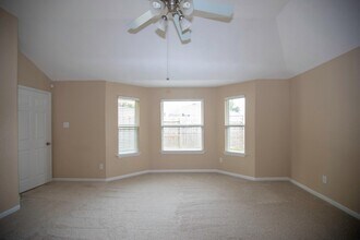 Building Photo - 3006 Reindeer Crescent