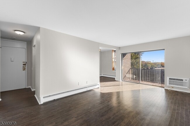 Building Photo - 355 River Rd