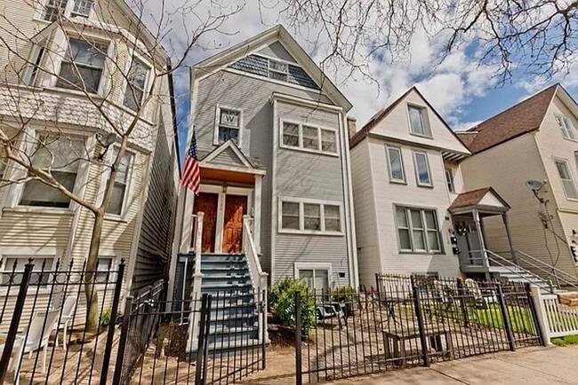 Photo - 1120 W Roscoe St Apartment