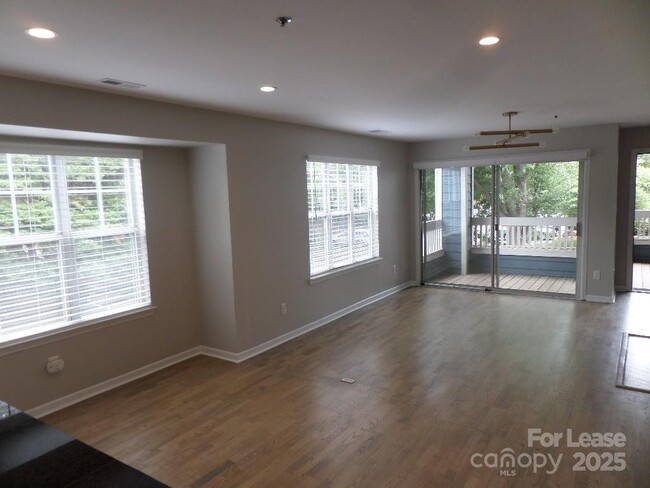 Building Photo - 424 Mather Green Ave