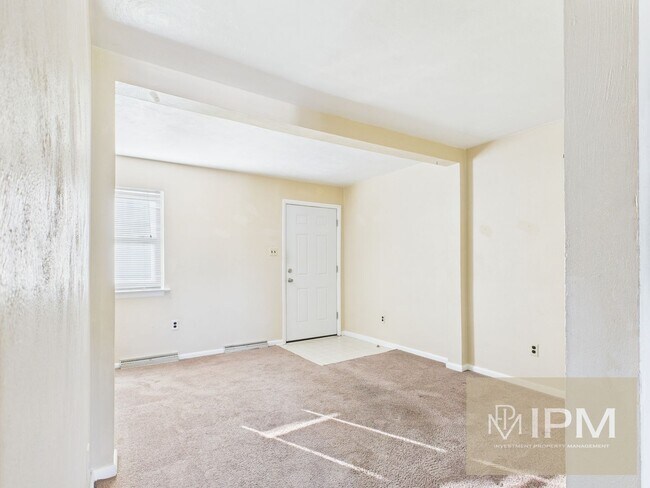 Building Photo - Bright & Inviting 2BR Townhome in Dallastown Schools!
