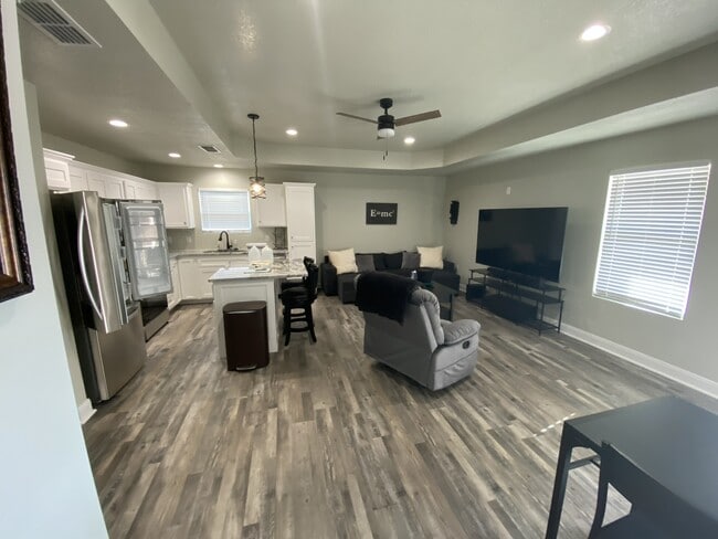 Foto del edificio - 237 Martin Ave