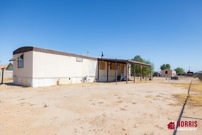 Building Photo - Manufactured home with NO HOA and Plenty o...