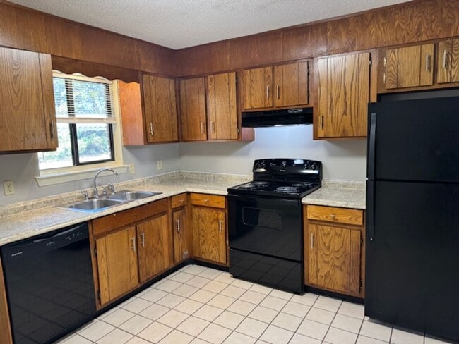 Building Photo - 218DU