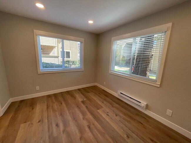 Foto del edificio - $500 MOVE IN SPECIAL!! RECENTLY REMODELED ...