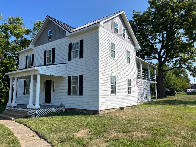 Building Photo - 9 E Broad Way