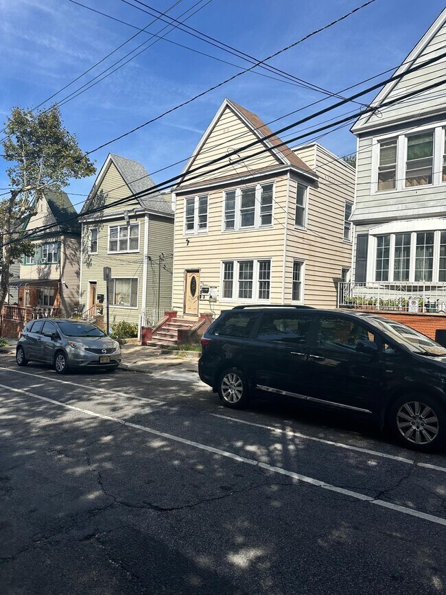 Foto del edificio - 300 Van Nostrand Ave