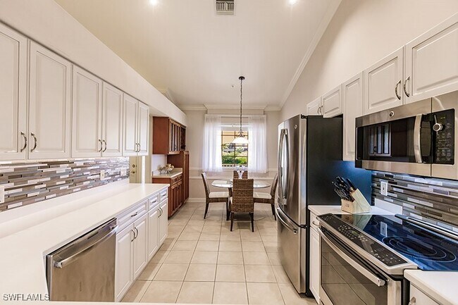 Foto del edificio - 8135 Celeste Dr