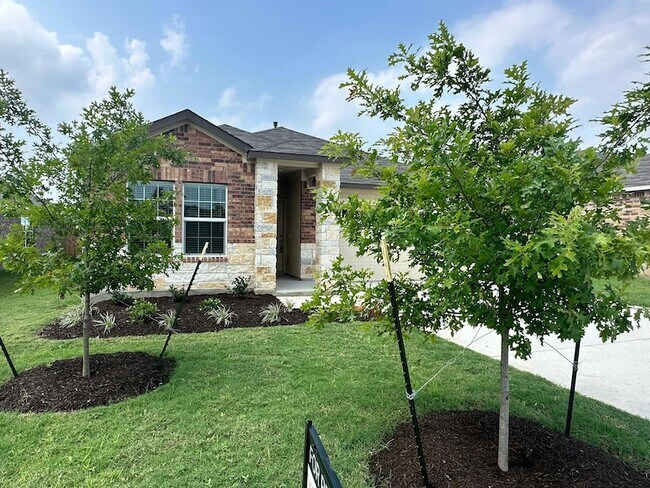 Building Photo - 121 Seminole Dr