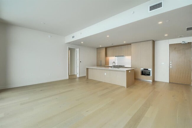Building Photo - 44 East Ave