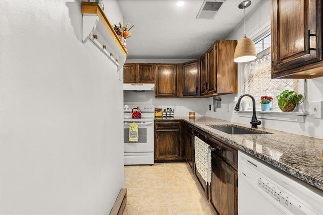 Building Photo - 56 Durham Rd