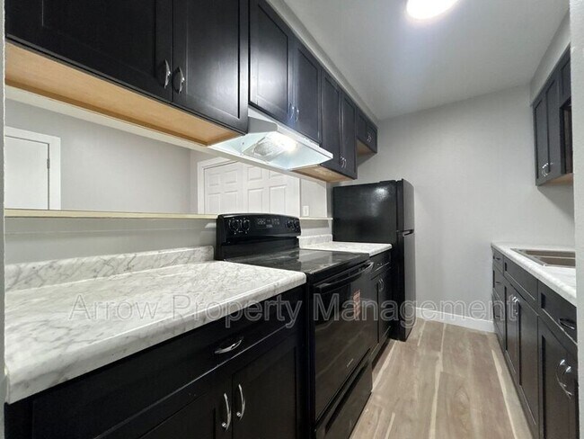 Building Photo - 1010 N 16th St