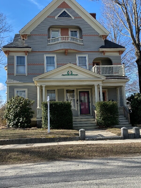 Primary Photo - 7 E Main St