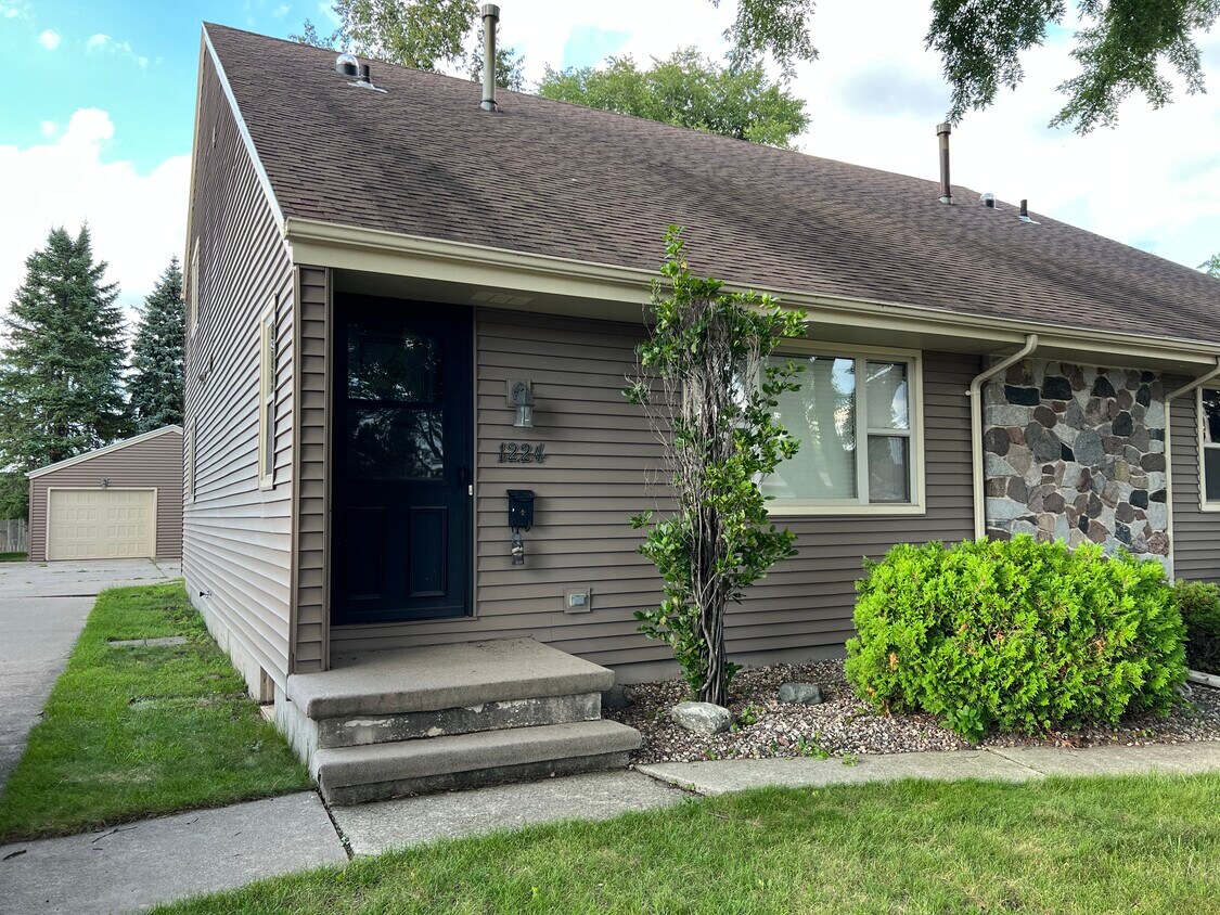 1224 E Longview Dr Unit 1224, Appleton, WI 54911 Condo for Rent in