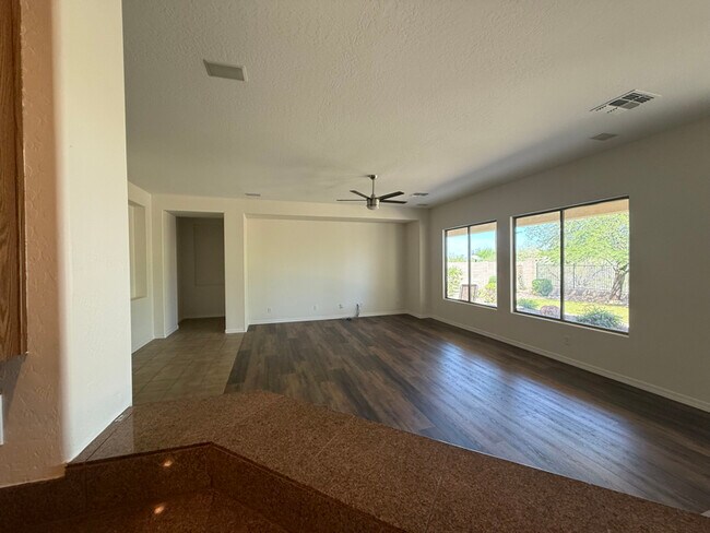Foto del edificio - 2344 W Clearview Trail