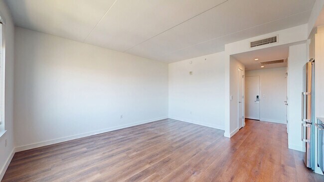 Interior Photo - Broadridge