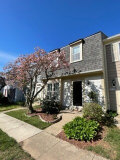 Foto del edificio - 8018 Revenna Ln