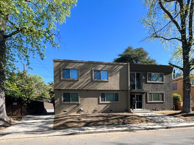 Building Photo - Remodeled 1 Bed, 1 Bath Apt Near McKinley ...