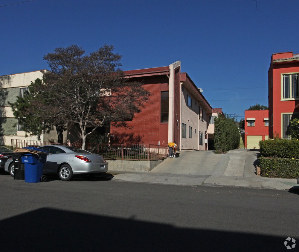 Foto principal - 4425 Price St